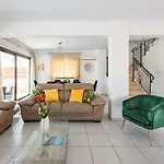Sea Front Oceanus H3 By Ezoria Villa