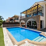 Sea Front Oceanus H3 By Ezoria Villa *