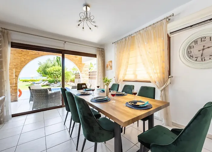 Sea Front Oceanus H3 By Ezoria Villa